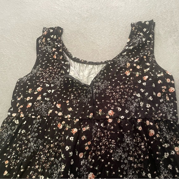 Latched Mama labor dress 2.0 size 1X black with rose floral pattern - Picture 4 of 11